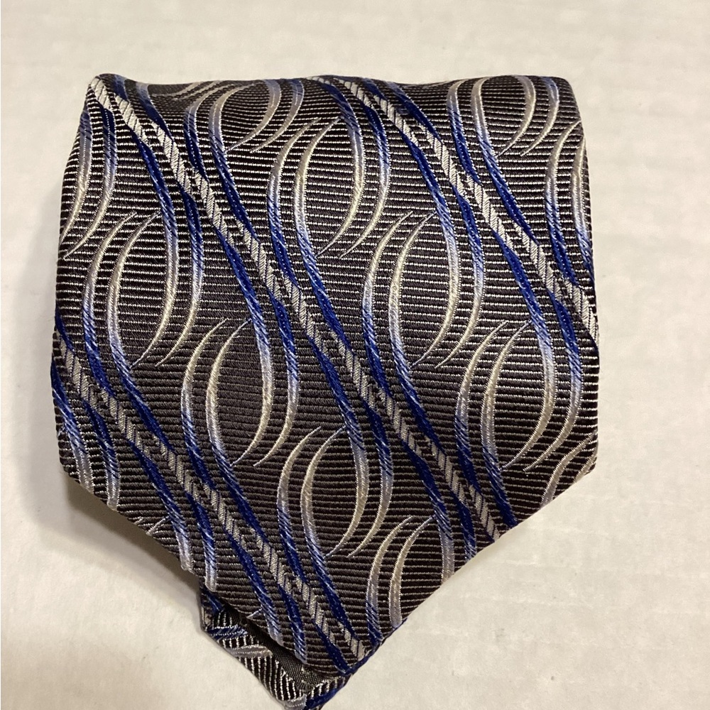 Geometric Patterned Tie - Picture 5 of 5
